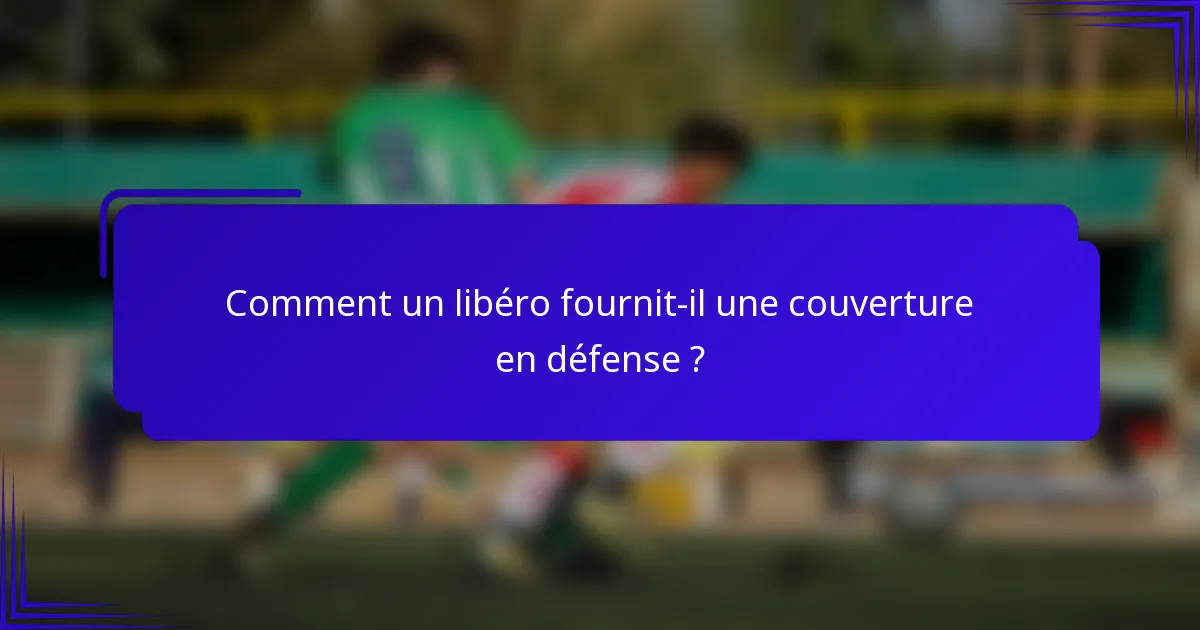 Comment un libéro fournit-il une couverture en défense ?